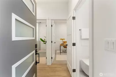 2328 A Franklin Avenue E, Seattle, WA 98102 - Photo 6