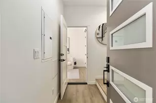 2328 B Franklin Ave E, Seattle, WA 98102 - Photo 8