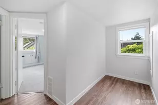 11331 E Riverside Dr, Bothell, WA 98011 - Photo 18