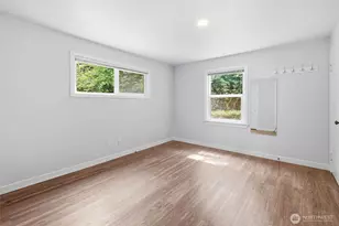 11331 E Riverside Dr, Bothell, WA 98011 - Photo 12