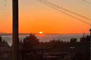 1010 Daley St, Edmonds, WA 98020 - Photo 2