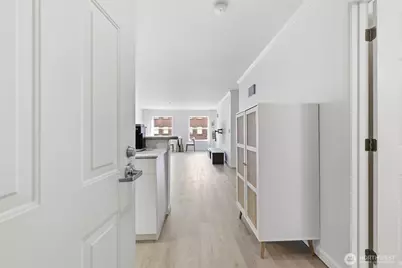1417 Queen Anne Avenue N #303, Seattle, WA 98109 - Photo 4
