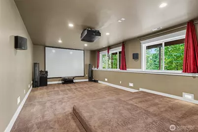 13128 SE Newport Way, Bellevue, WA 98006 - Photo 32