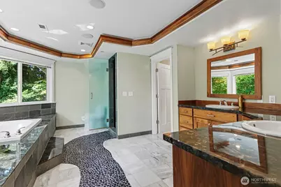 13128 SE Newport Way, Bellevue, WA 98006 - Photo 22