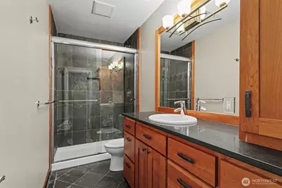 13128 SE Newport Way, Bellevue, WA 98006 - Photo 34