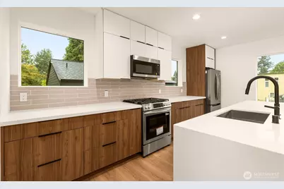 9215 12th Avenue NE #B, Seattle, WA 98115 - Photo 6