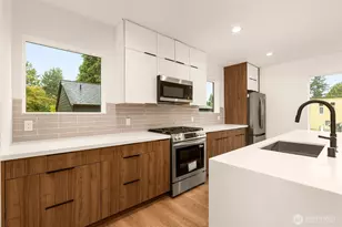 9215 12th Ave NE, Seattle, WA 98115 - Photo 6