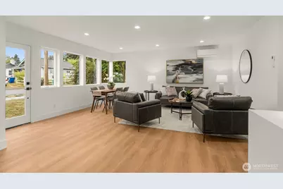 9215 12th Avenue NE, Seattle, WA 98115 - Photo 4