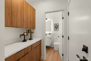9215 12th Ave NE, Seattle, WA 98115 - Photo 14