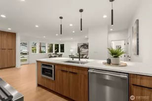 9215 12th Ave NE, Seattle, WA 98115 - Photo 12