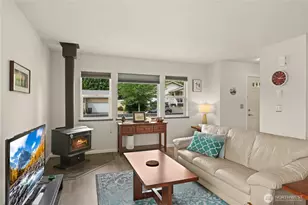193 NE Max William Loop, Poulsbo, WA 98370 - Photo 4