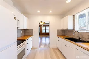 1036 110th St S, Tacoma, WA 98444 - Photo 2