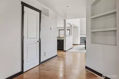 301 Barry Loop, Mount Vernon, WA 98274 - Photo 4