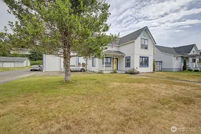 304 Spruce Street E, Ilwaco, WA 98624 - Photo 2