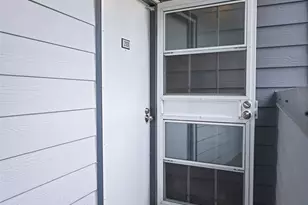 2611 NE 4th St, Renton, WA 98056 - Photo 4