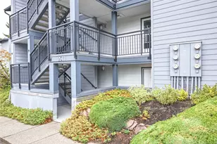 2611 NE 4th St, Renton, WA 98056 - Photo 2