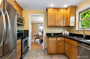 8106 Stone Ave N, Seattle, WA 98103 - Photo 8