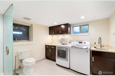 8106 Stone Avenue N, Seattle, WA 98103 - Photo 20