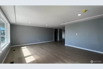 7643 S Ainsworth Avenue, Tacoma, WA 98408 - Photo 4