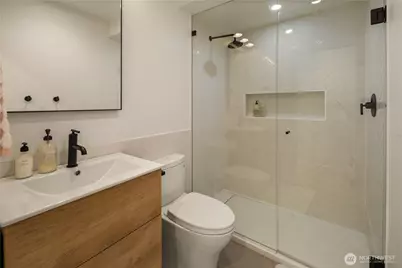 164 McGraw Street, Seattle, WA 98109 - Photo 28