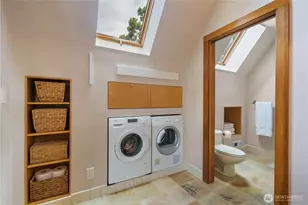 164 McGraw St, Seattle, WA 98109 - Photo 32