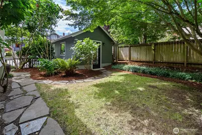 164 McGraw Street, Seattle, WA 98109 - Photo 38