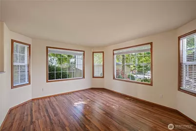 544 SW Muzzall Street, Oak Harbor, WA 98277 - Photo 2