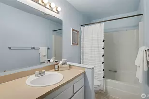 8800 20th Ave NE, Seattle, WA 98115 - Photo 16