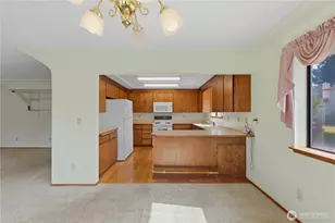 207 E 84th St, Tacoma, WA 98445 - Photo 8