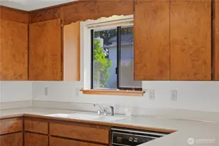 207 E 84th St, Tacoma, WA 98445 - Photo 12