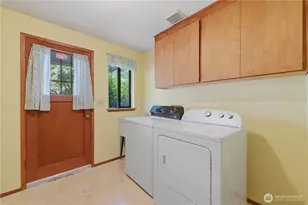 207 E 84th St, Tacoma, WA 98445 - Photo 16