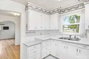 1020 S College Ave, College Place, WA 99324 - Photo 8