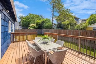 127 NE 56th St, Seattle, WA 98105 - Photo 14
