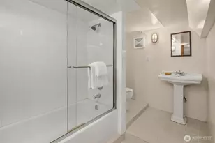 127 NE 56th St, Seattle, WA 98105 - Photo 34