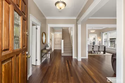 127 NE 56th Street, Seattle, WA 98105 - Photo 2