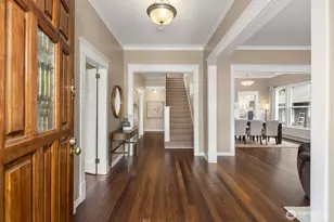 127 NE 56th St, Seattle, WA 98105 - Photo 2