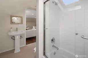 127 NE 56th St, Seattle, WA 98105 - Photo 28