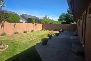 605 Park Pl, Yakima, WA 98908 - Photo 2