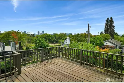 910 11th Avenue E, Seattle, WA 98102 - Photo 2