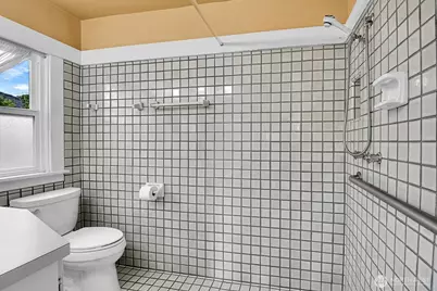 910 11th Avenue E, Seattle, WA 98102 - Photo 26
