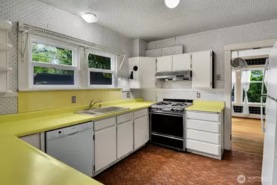 910 11th Avenue E, Seattle, WA 98102 - Photo 16