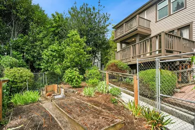 910 11th Avenue E, Seattle, WA 98102 - Photo 4