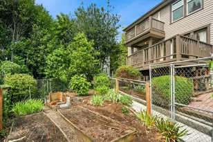 910 11th Ave E, Seattle, WA 98102 - Photo 4