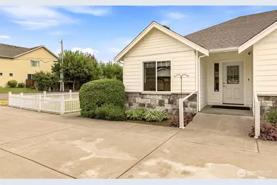 3204 20th Street SW, Puyallup, WA 98373 - Photo 2