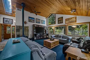 2201 30th St, Bellingham, WA 98225 - Photo 4