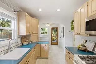 1709 N 35th St, Seattle, WA 98103 - Photo 8