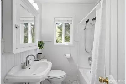 1709 N 35th Street, Seattle, WA 98103 - Photo 12