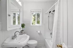 1709 N 35th St, Seattle, WA 98103 - Photo 12