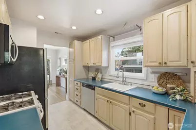 1709 N 35th Street, Seattle, WA 98103 - Photo 10