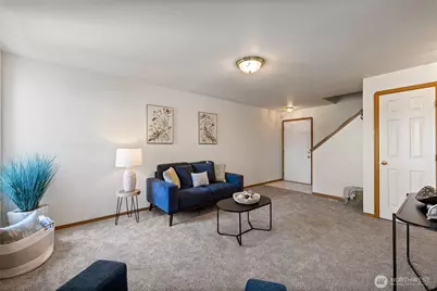 808 13th Street SE #E, Puyallup, WA 98372 - Photo 4